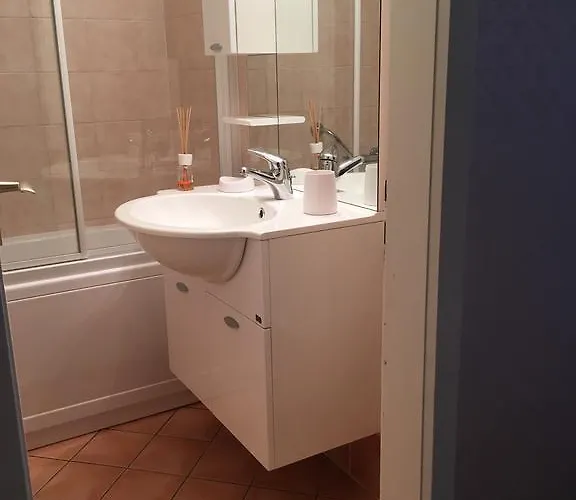 24 Etrier Pool & 公寓